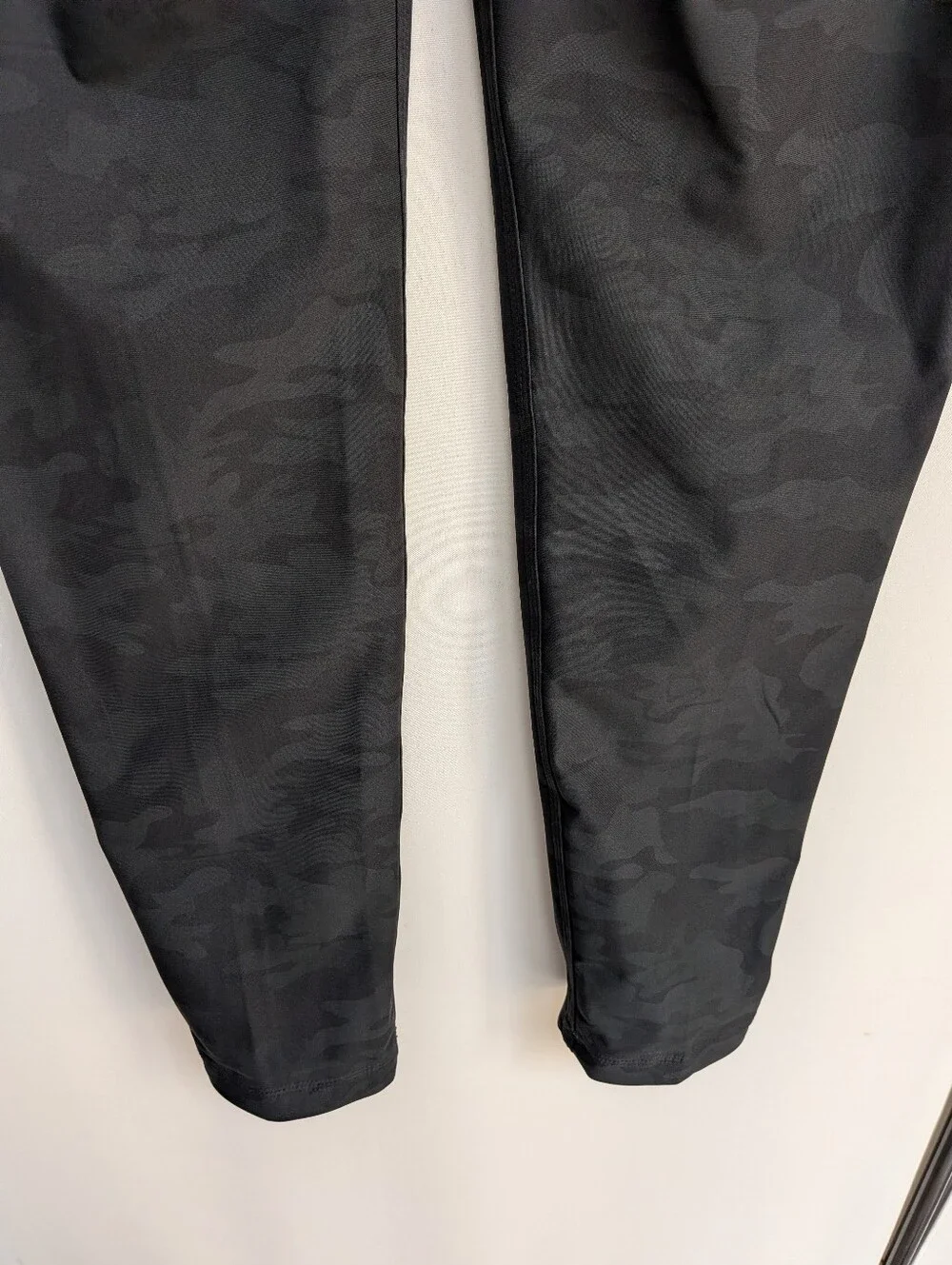 Lululemon Day Trip Boyfriend Pant Lotus Camo Black Warpstreme Size 4